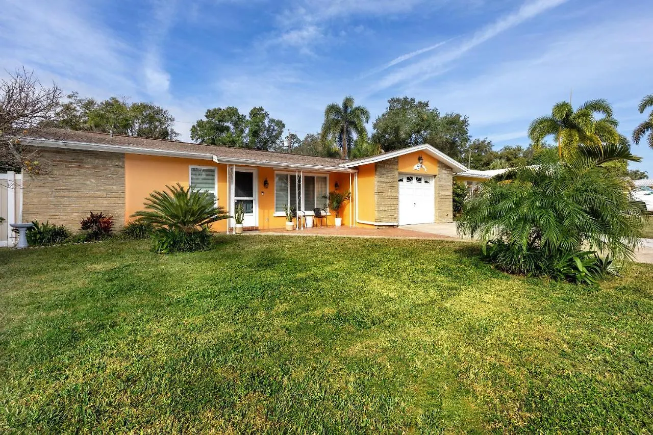 Holiday home Clearwater Cabana - Gorgeous Home With Heated Pool