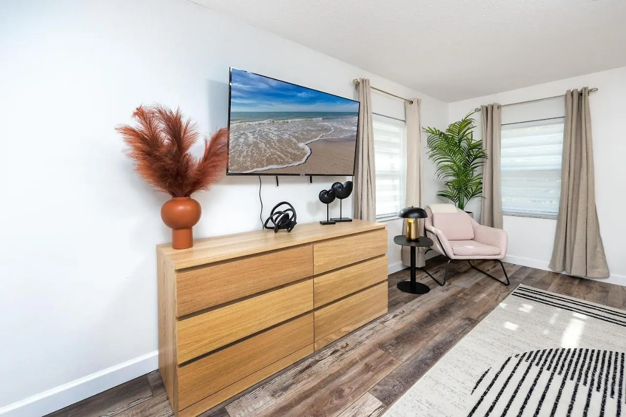 Clearwater Cabana - Gorgeous Home With Heated Pool